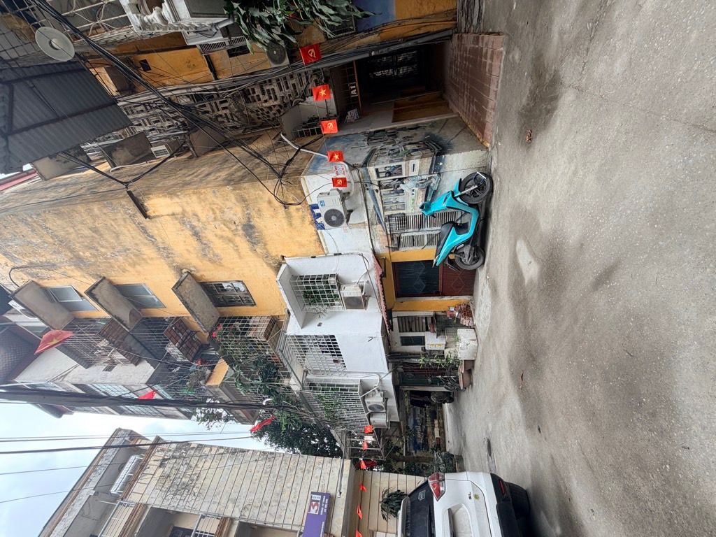 Bán nhà Pháo Đài Láng - diện tích 42.3m2 1 tầng - ô tô tránh - giá 6,2 tỷ