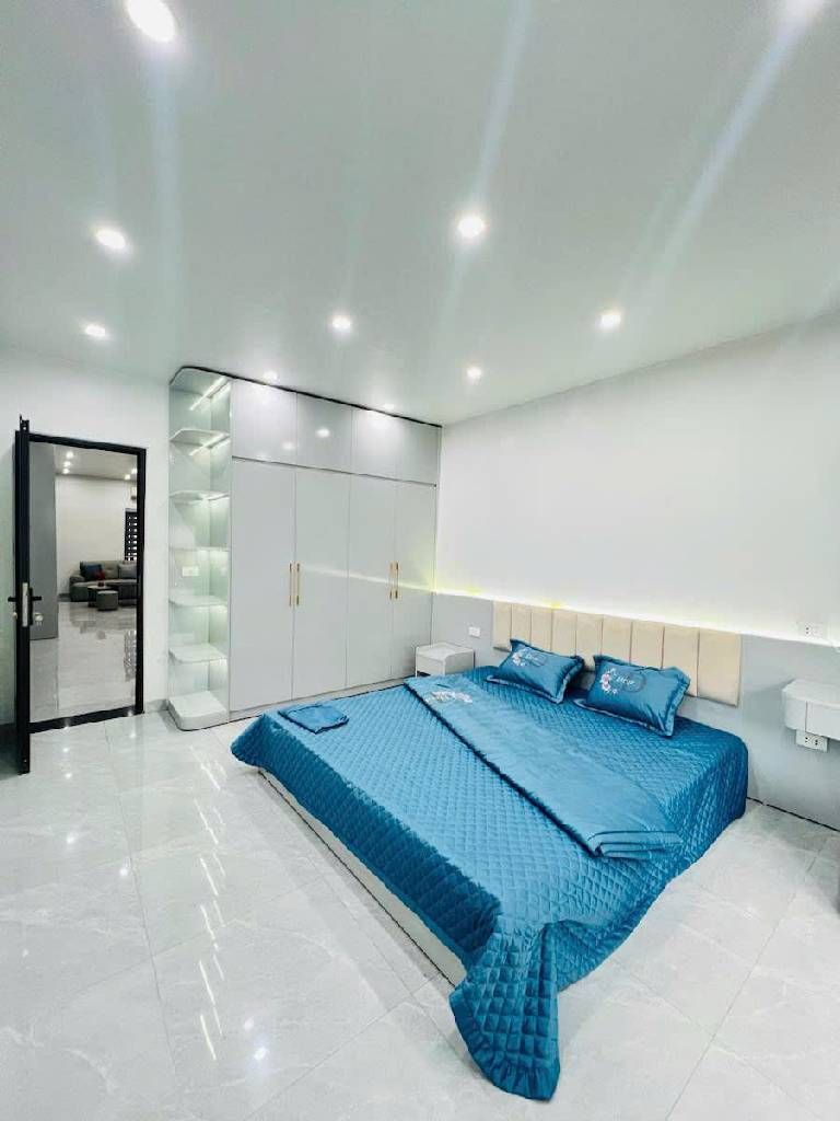 Bán nhà Lạc Trung - diện tích 150m2 3 tầng - Nhà lô góc, ô tô tránh - giá 5,6 tỷ