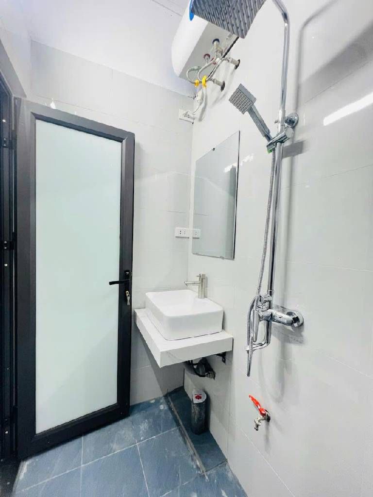 Bán nhà Lạc Trung - diện tích 150m2 3 tầng - Nhà lô góc, ô tô tránh - giá 5,6 tỷ