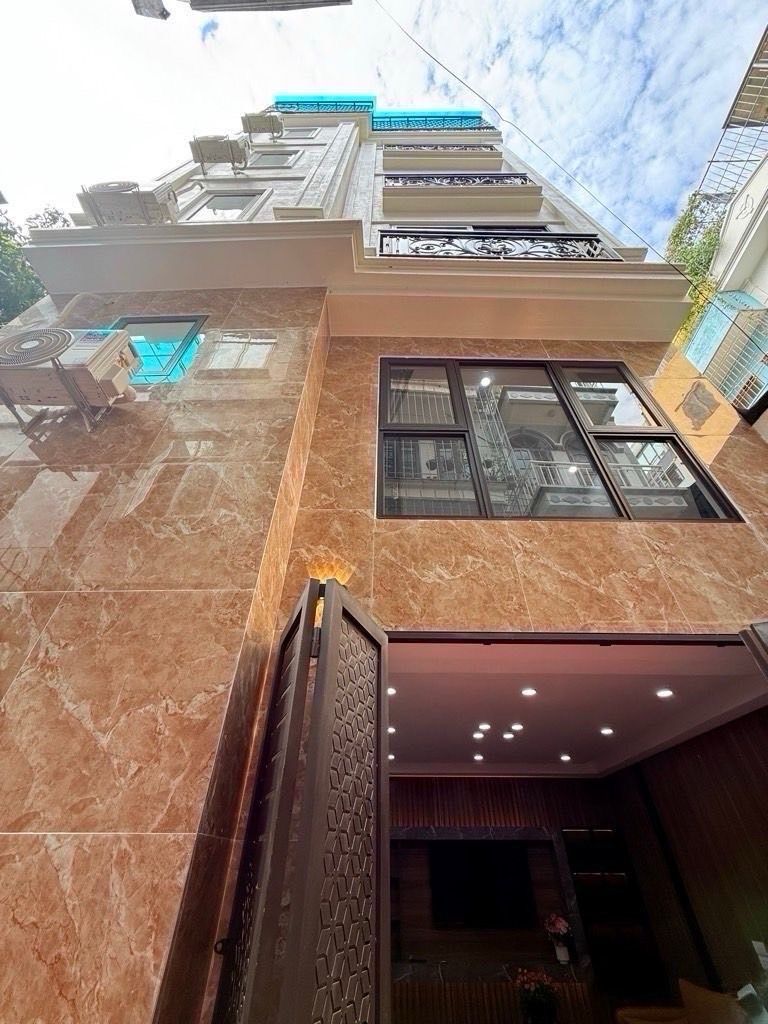 Bán nhà ĐỊNH CÔNG THƯỢNG - diện tích 31m2 6 tầng - Thang máy, ô tô tránh - giá 9,9 tỷ