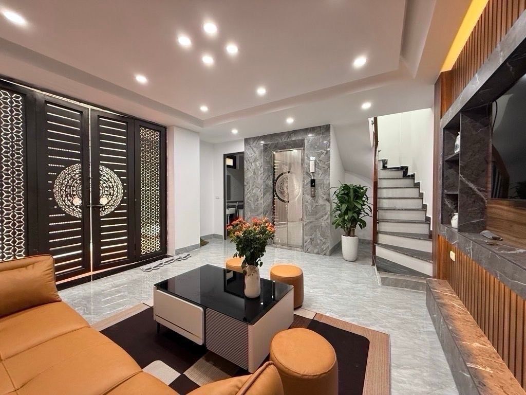 Bán nhà ĐỊNH CÔNG THƯỢNG - diện tích 31m2 6 tầng - Thang máy, ô tô tránh - giá 9,9 tỷ