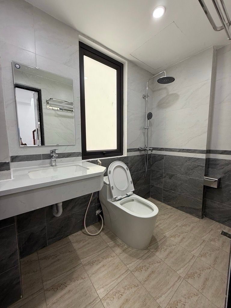 Bán nhà ĐỊNH CÔNG THƯỢNG - diện tích 31m2 6 tầng - Thang máy, ô tô tránh - giá 9,9 tỷ