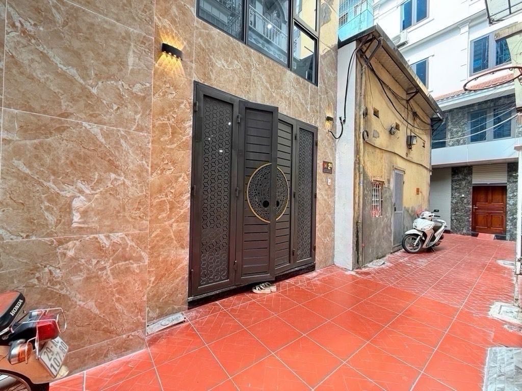 Bán nhà ĐỊNH CÔNG THƯỢNG - diện tích 31m2 6 tầng - Thang máy, ô tô tránh - giá 9,9 tỷ