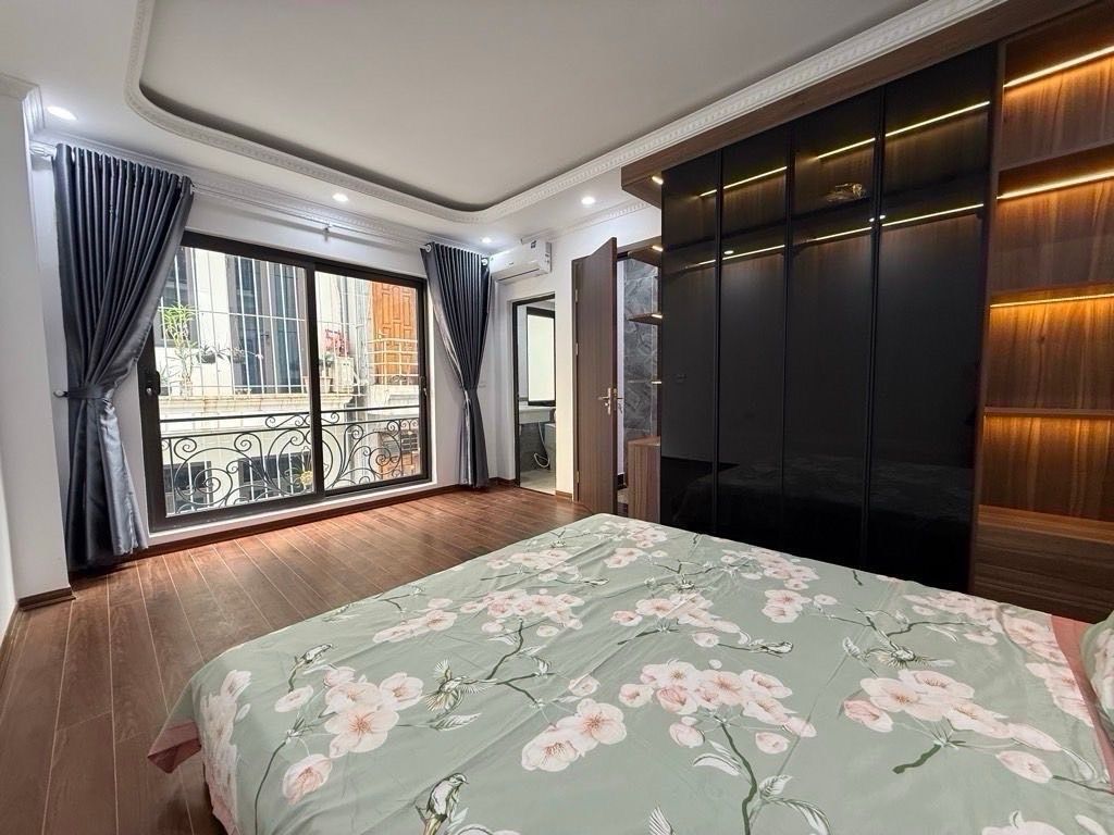 Bán nhà ĐỊNH CÔNG THƯỢNG - diện tích 31m2 6 tầng - Thang máy, ô tô tránh - giá 9,9 tỷ