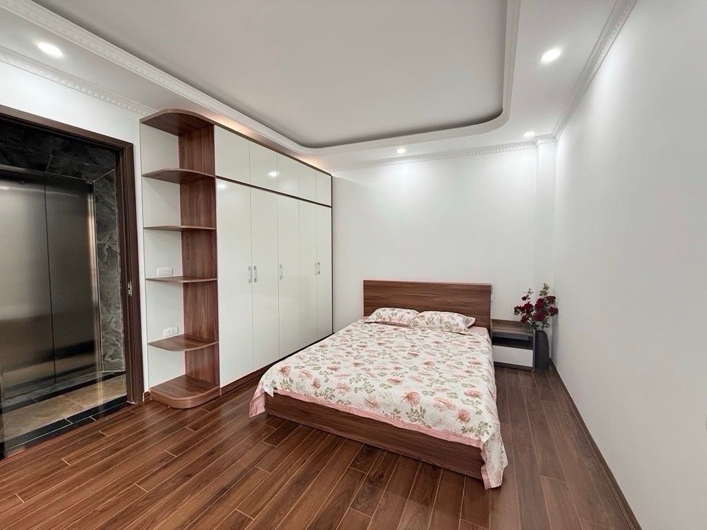 Bán nhà ĐỊNH CÔNG THƯỢNG - diện tích 31m2 6 tầng - Thang máy, ô tô tránh - giá 9,9 tỷ