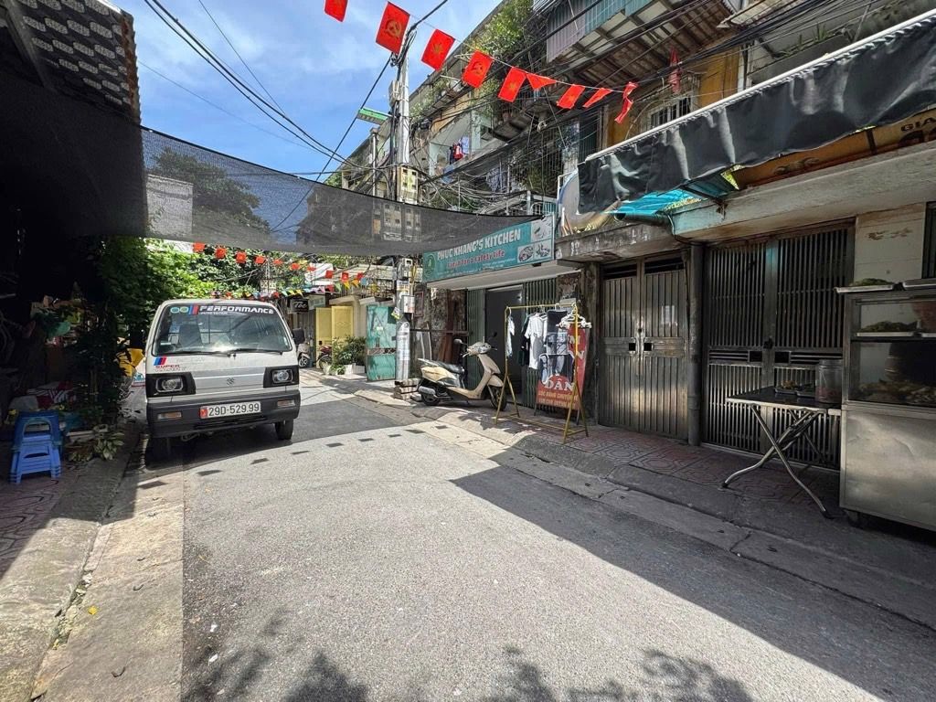 Bán nhà Quỳnh Mai - diện tích 50m2 1 tầng - mặt đường ô tô tránh - giá 4,2 tỷ