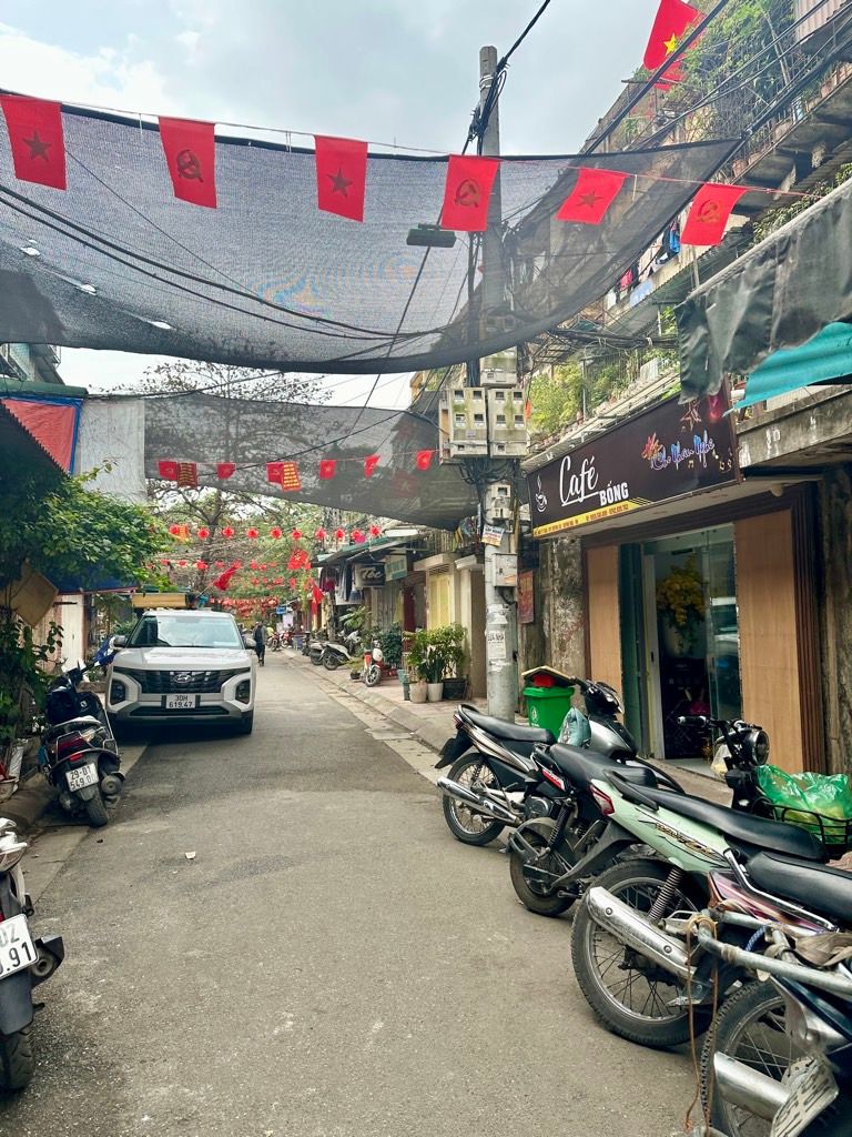 Bán nhà Quỳnh Mai - diện tích 50m2 1 tầng - mặt đường ô tô tránh - giá 4,2 tỷ