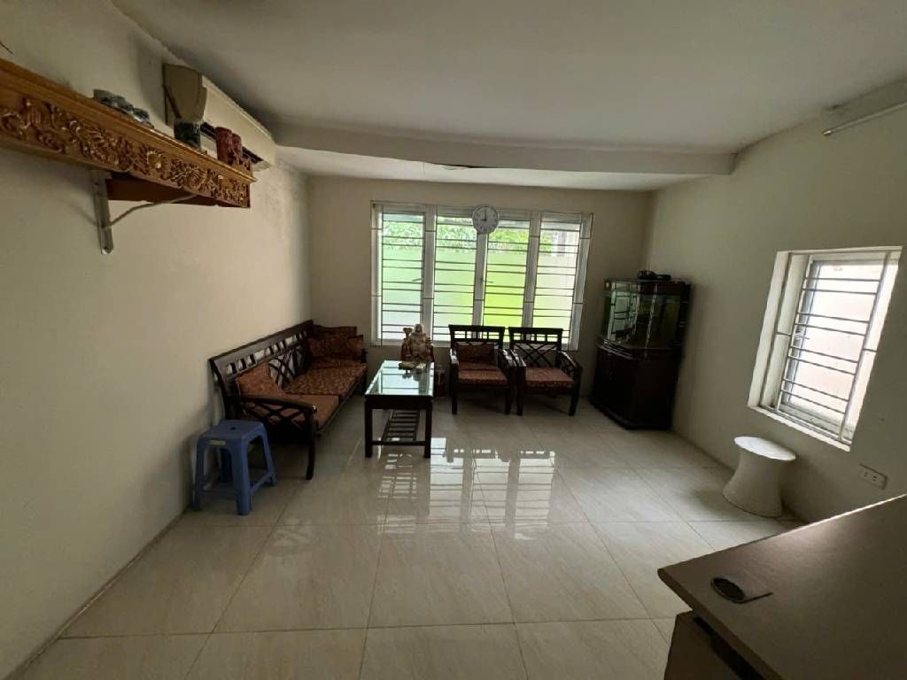 Bán nhà Đầm Trấu - diện tích 20.9m2 3 tầng - Ô TÔ - PHÂN LÔ - giá 8,1 tỷ