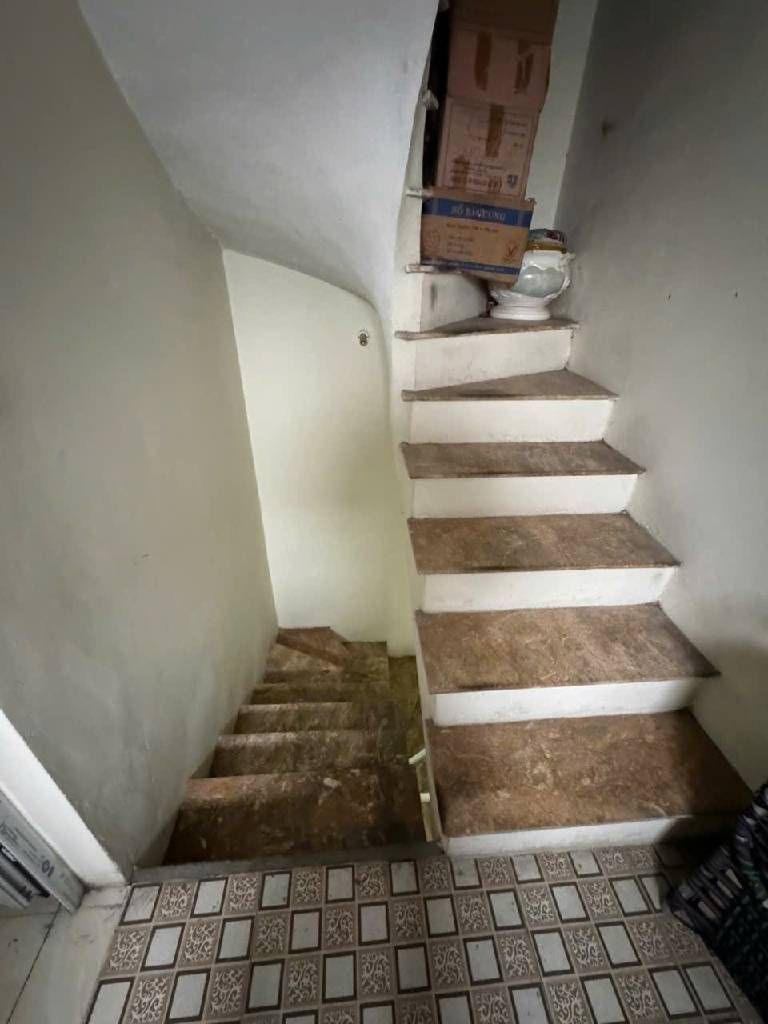 Bán nhà Đầm Trấu - diện tích 20.9m2 3 tầng - Ô TÔ - PHÂN LÔ - giá 8,1 tỷ