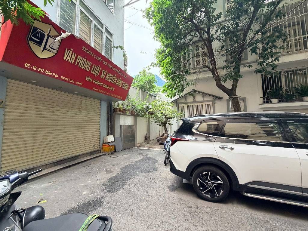 Bán nhà Đầm Trấu - diện tích 20.9m2 3 tầng - Ô TÔ - PHÂN LÔ - giá 8,1 tỷ