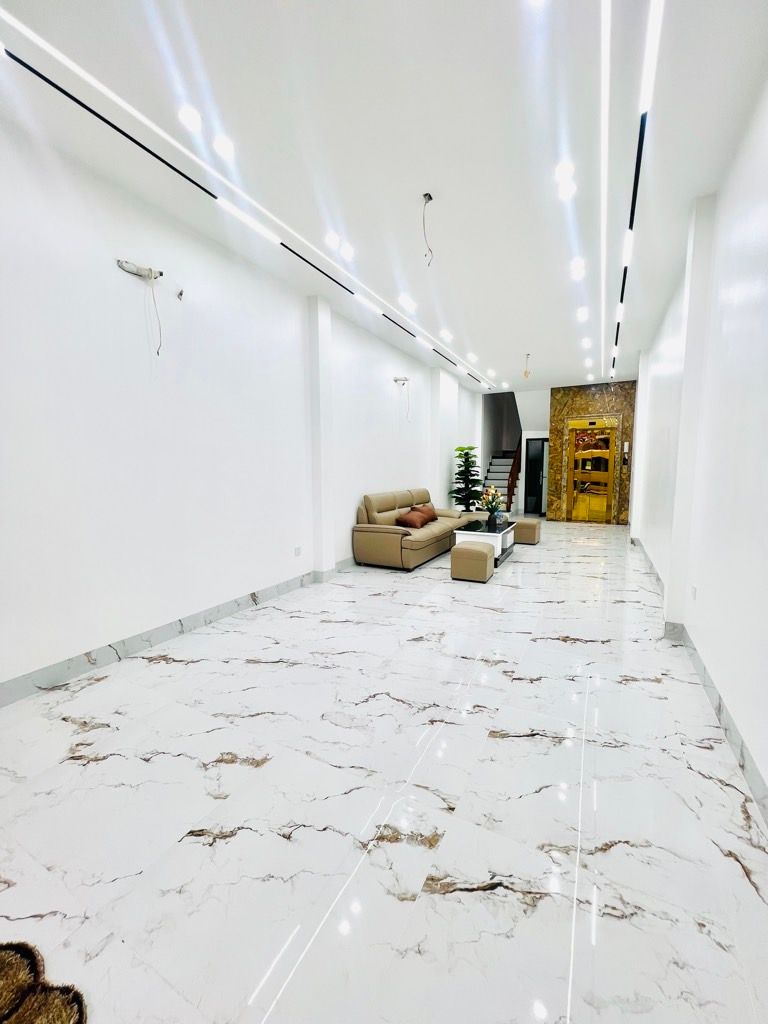 Bán nhà Thịnh Liệt - diện tích 50m2 6 tầng - Kinh doanh sầm uất - giá 22,6 tỷ