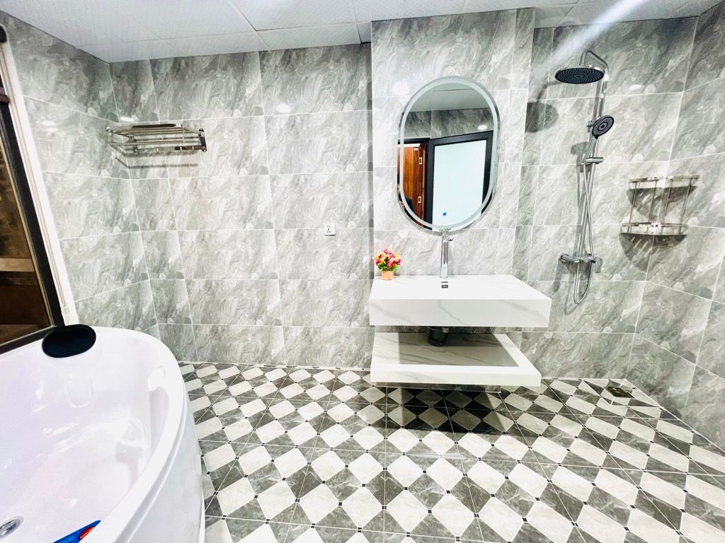 Bán nhà Thịnh Liệt - diện tích 50m2 6 tầng - Kinh doanh sầm uất - giá 22,6 tỷ