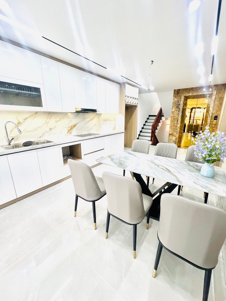 Bán nhà Thịnh Liệt - diện tích 50m2 6 tầng - Kinh doanh sầm uất - giá 22,6 tỷ