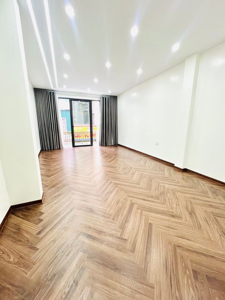 Bán nhà Tân Mai - diện tích 50m2 6 tầng - VỈA HÈ - VỪA Ở VỪA KINH DOANH - giá 23,6 tỷ