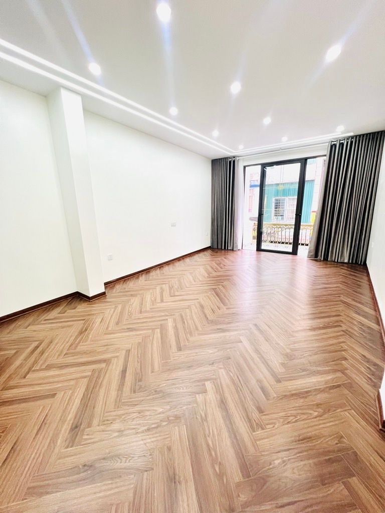 Bán nhà Tân Mai - diện tích 50m2 6 tầng - VỈA HÈ - VỪA Ở VỪA KINH DOANH - giá 23,6 tỷ