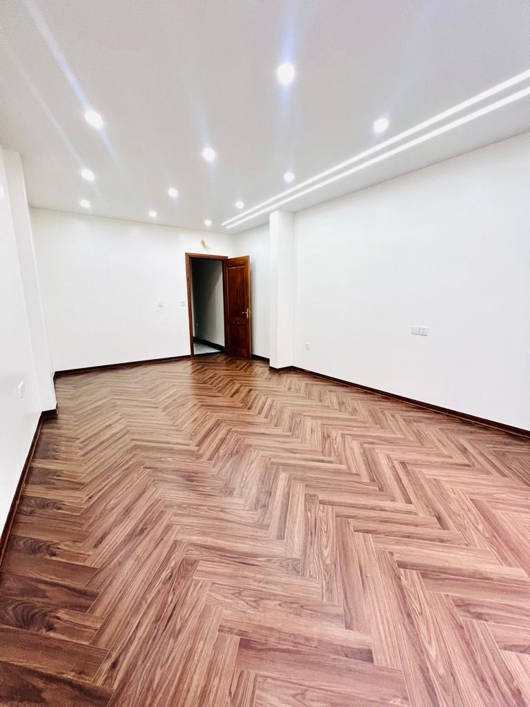 Bán nhà Tân Mai - diện tích 50m2 6 tầng - VỈA HÈ - VỪA Ở VỪA KINH DOANH - giá 23,6 tỷ