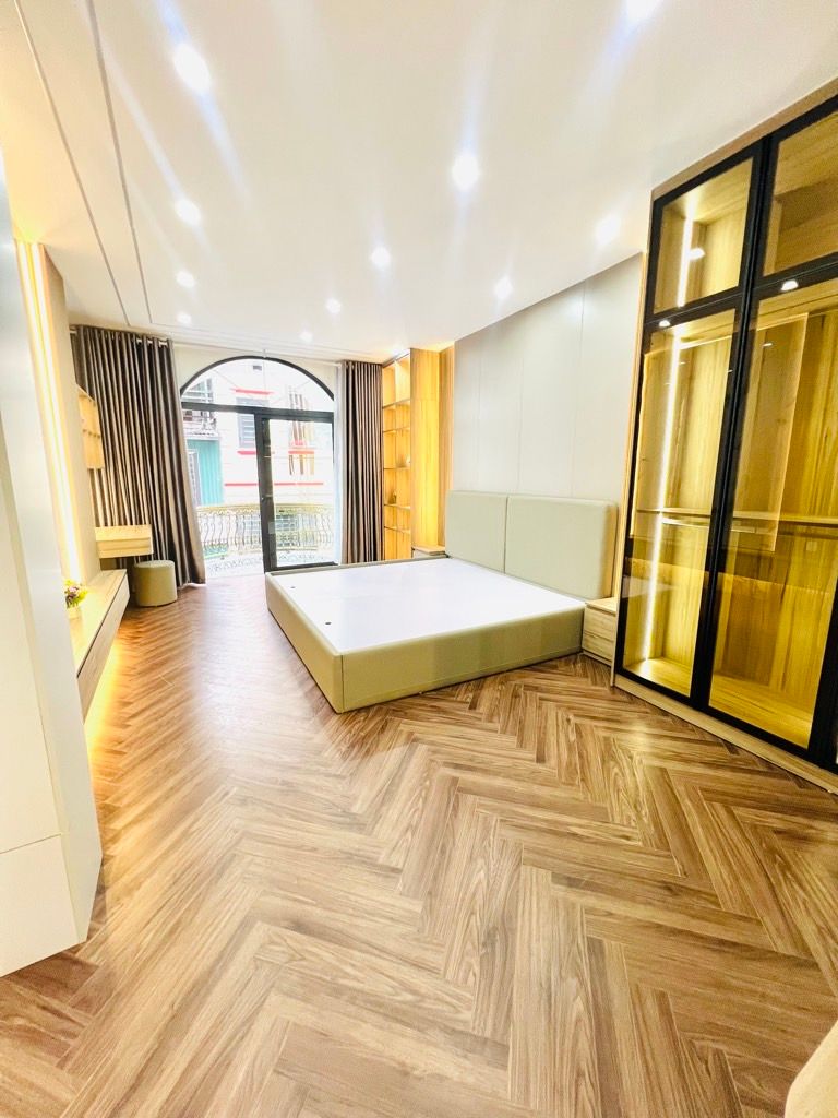 Bán nhà Tân Mai - diện tích 50m2 6 tầng - VỈA HÈ - VỪA Ở VỪA KINH DOANH - giá 23,6 tỷ