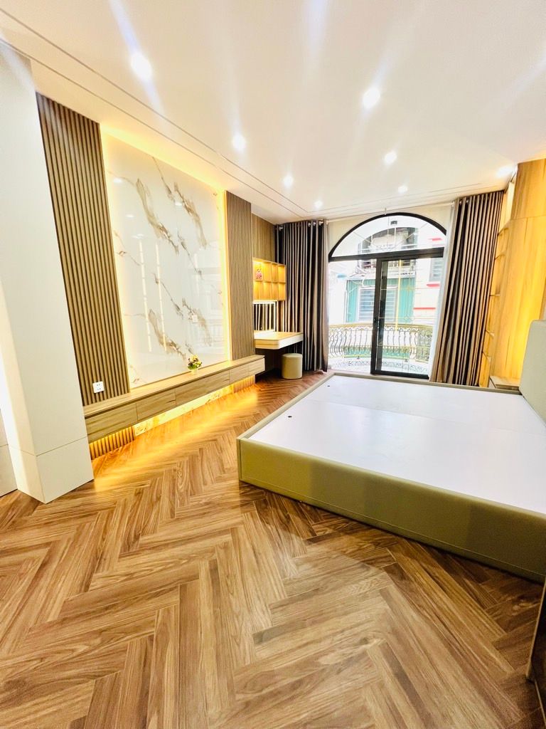 Bán nhà Tân Mai - diện tích 50m2 6 tầng - VỈA HÈ - VỪA Ở VỪA KINH DOANH - giá 23,6 tỷ