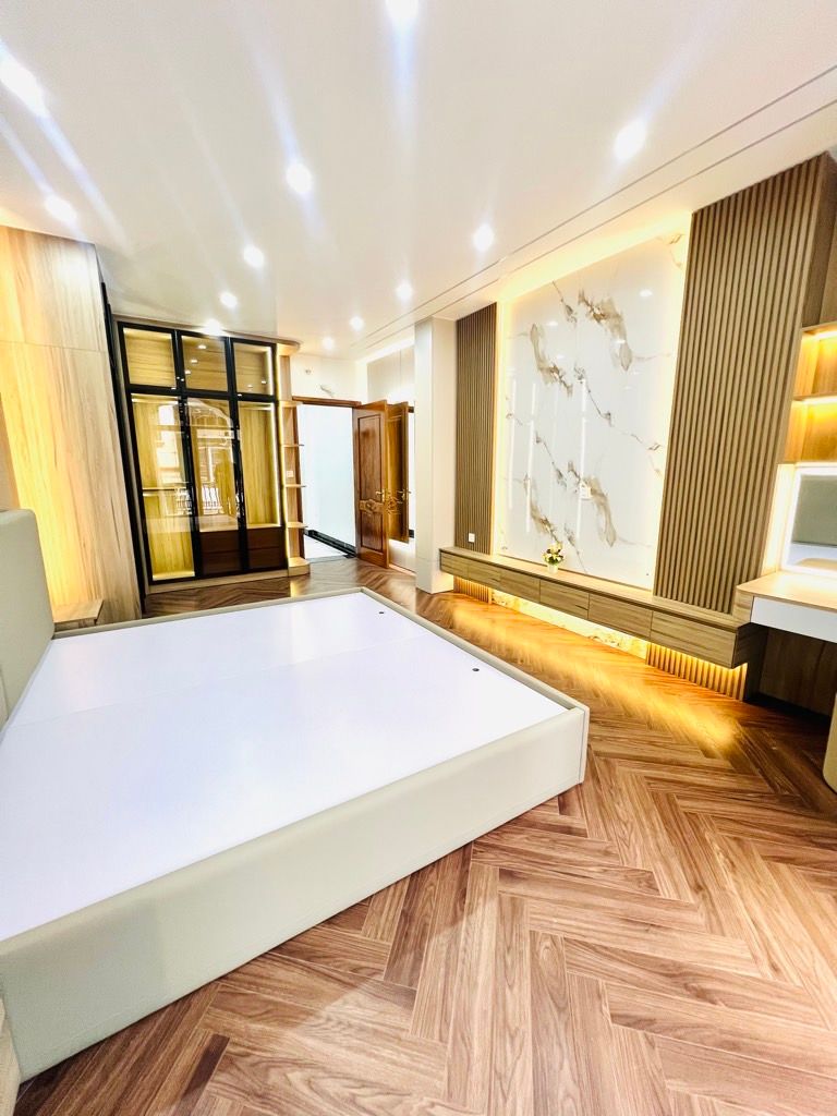 Bán nhà Tân Mai - diện tích 50m2 6 tầng - VỈA HÈ - VỪA Ở VỪA KINH DOANH - giá 23,6 tỷ