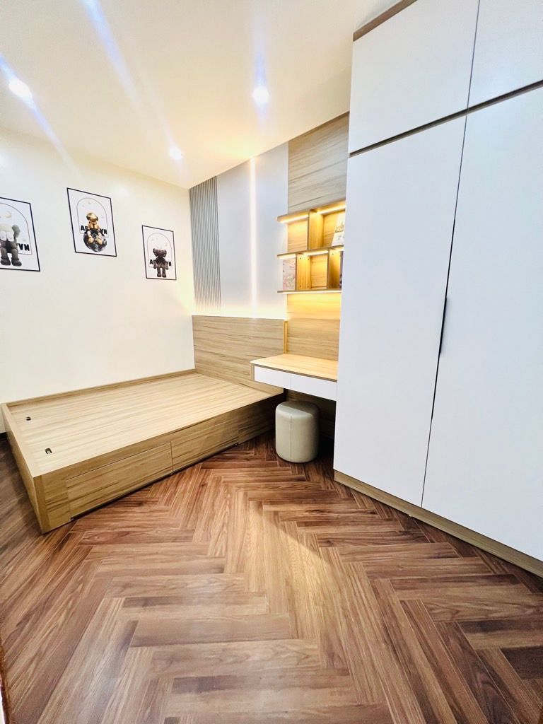 Bán nhà Tân Mai - diện tích 50m2 6 tầng - VỈA HÈ - VỪA Ở VỪA KINH DOANH - giá 23,6 tỷ