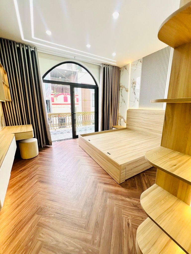 Bán nhà Tân Mai - diện tích 50m2 6 tầng - VỈA HÈ - VỪA Ở VỪA KINH DOANH - giá 23,6 tỷ