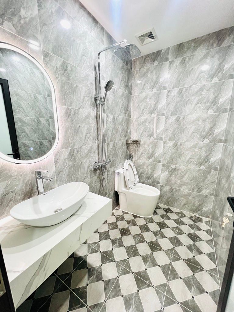 Bán nhà Tân Mai - diện tích 50m2 6 tầng - VỈA HÈ - VỪA Ở VỪA KINH DOANH - giá 23,6 tỷ