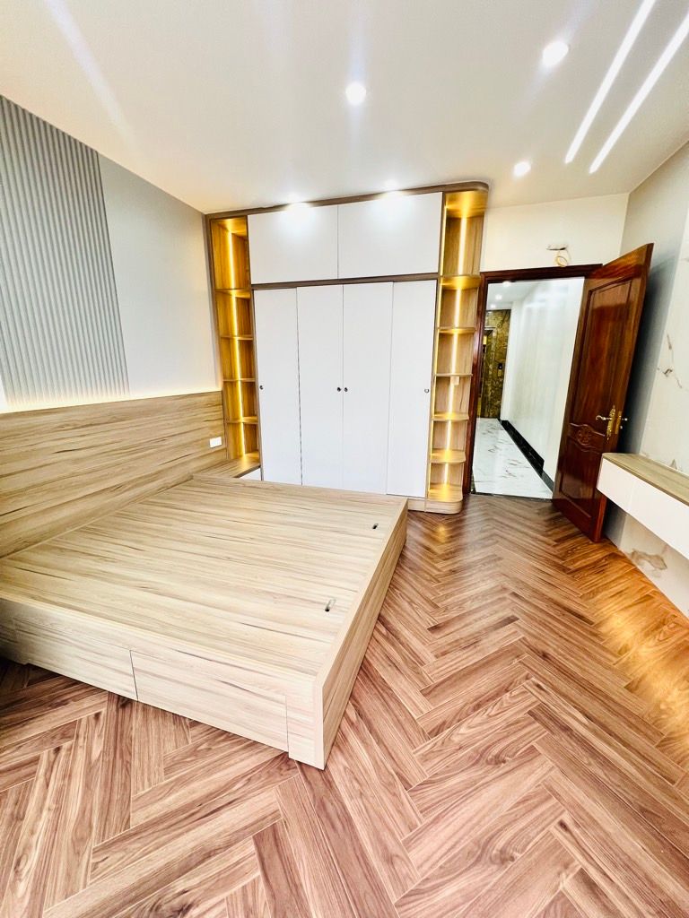 Bán nhà Tân Mai - diện tích 50m2 6 tầng - VỈA HÈ - VỪA Ở VỪA KINH DOANH - giá 23,6 tỷ