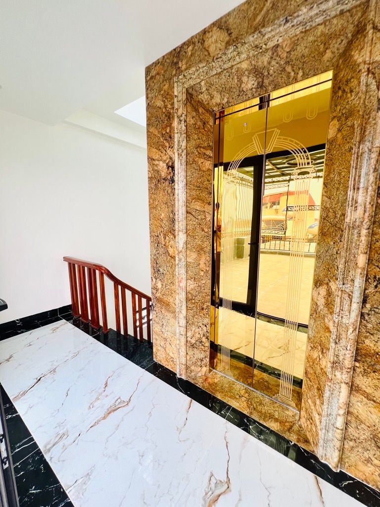 Bán nhà Tân Mai - diện tích 50m2 6 tầng - VỈA HÈ - VỪA Ở VỪA KINH DOANH - giá 23,6 tỷ