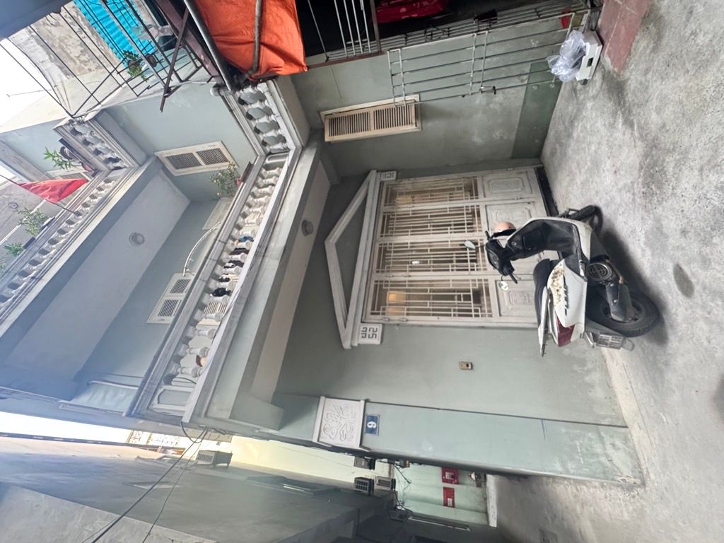 Bán nhà Láng - diện tích 31,2m2 3 tầng - Nhà mặt tiền rộng, có sân chung rất thoáng - giá 12,8 tỷ