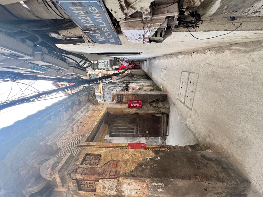 Bán nhà Láng - diện tích 31,2m2 3 tầng - Nhà mặt tiền rộng, có sân chung rất thoáng - giá 12,8 tỷ