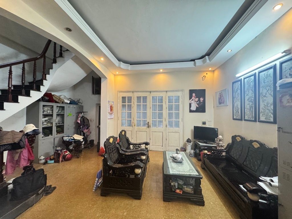 Bán nhà Láng - diện tích 31,2m2 3 tầng - Nhà mặt tiền rộng, có sân chung rất thoáng - giá 12,8 tỷ