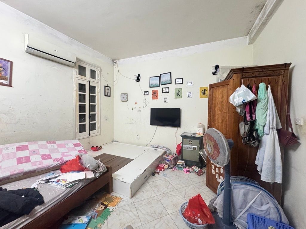 Bán nhà Láng - diện tích 31,2m2 3 tầng - Nhà mặt tiền rộng, có sân chung rất thoáng - giá 12,8 tỷ