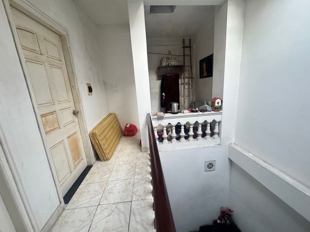 Bán nhà Láng - diện tích 31,2m2 3 tầng - Nhà mặt tiền rộng, có sân chung rất thoáng - giá 12,8 tỷ