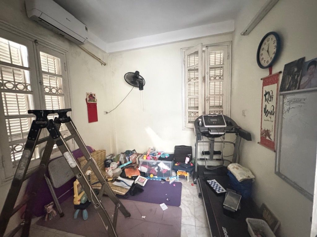 Bán nhà Láng - diện tích 31,2m2 3 tầng - Nhà mặt tiền rộng, có sân chung rất thoáng - giá 12,8 tỷ