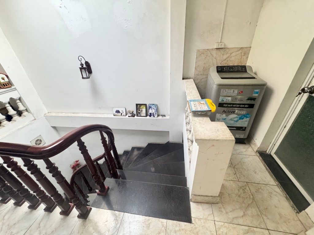 Bán nhà Láng - diện tích 31,2m2 3 tầng - Nhà mặt tiền rộng, có sân chung rất thoáng - giá 12,8 tỷ