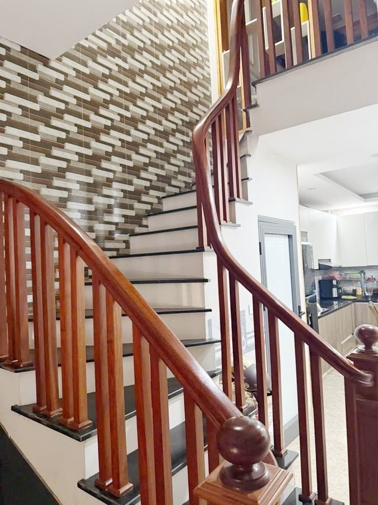 Bán nhà Đông Thiên - diện tích 36.4m2 5 tầng - Mặt ngõ thông, ô tô chạy vòng quanh - giá 12,5 tỷ