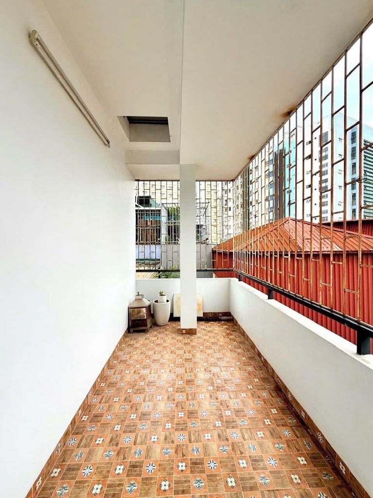 Bán nhà Pháo Đài Láng - diện tích 31m2 5 tầng - CỰC HIẾM LÔ GÓC - giá 9,5 tỷ