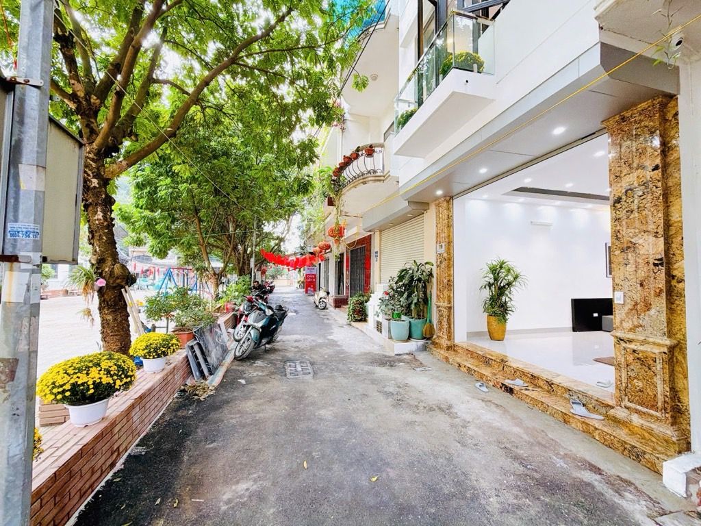 Bán nhà Nguyễn Văn Trỗi - diện tích 44m2 5 tầng - Ô TÔ TRÁNH - giá 19,8 tỷ