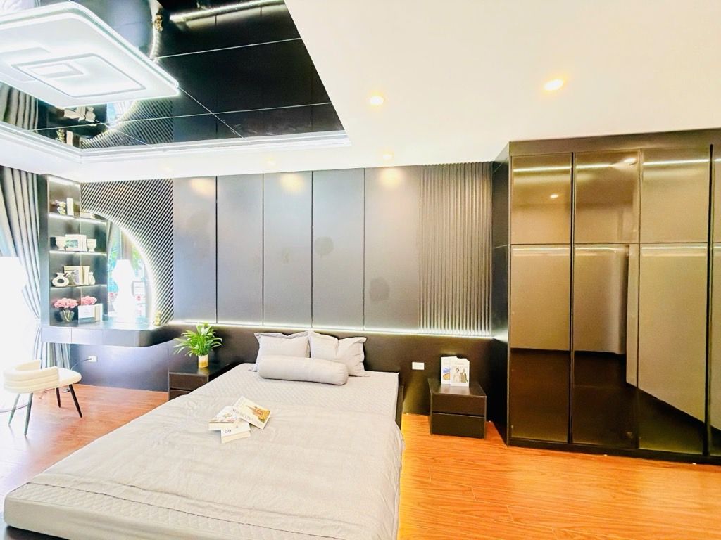 Bán nhà Nguyễn Văn Trỗi - diện tích 44m2 5 tầng - Ô TÔ TRÁNH - giá 19,8 tỷ