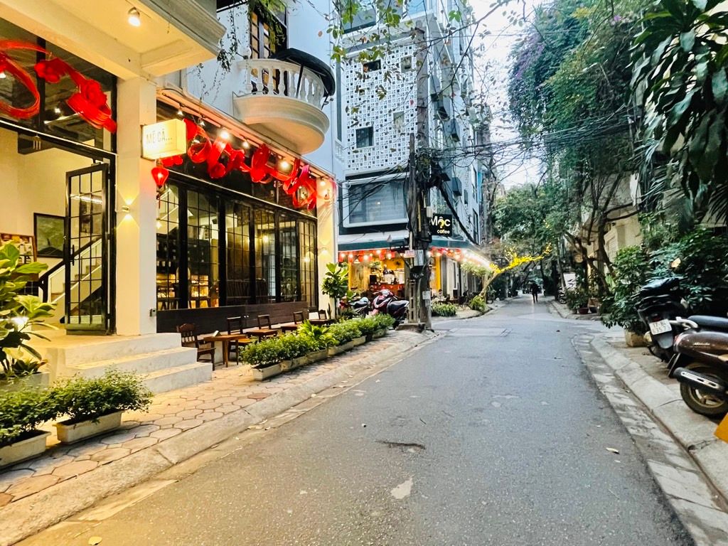 Bán nhà Hoàng Ngọc Phách - diện tích 41,5m2 5 tầng - SIÊU PHẨM PHÂN LÔ ÔTÔ TRÁNH - giá 19,5 tỷ