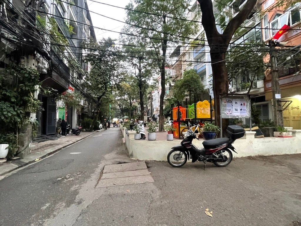 Bán nhà Hoàng Ngọc Phách - diện tích 41,5m2 5 tầng - SIÊU PHẨM PHÂN LÔ ÔTÔ TRÁNH - giá 19,5 tỷ