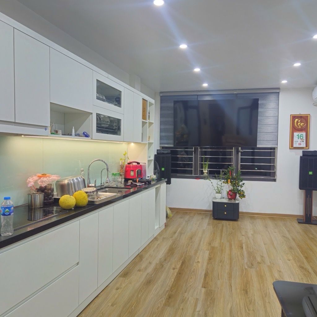 Bán nhà Quốc Bảo - diện tích 31m2 6 tầng - Ô tô vào nhà - giá 12,5 tỷ