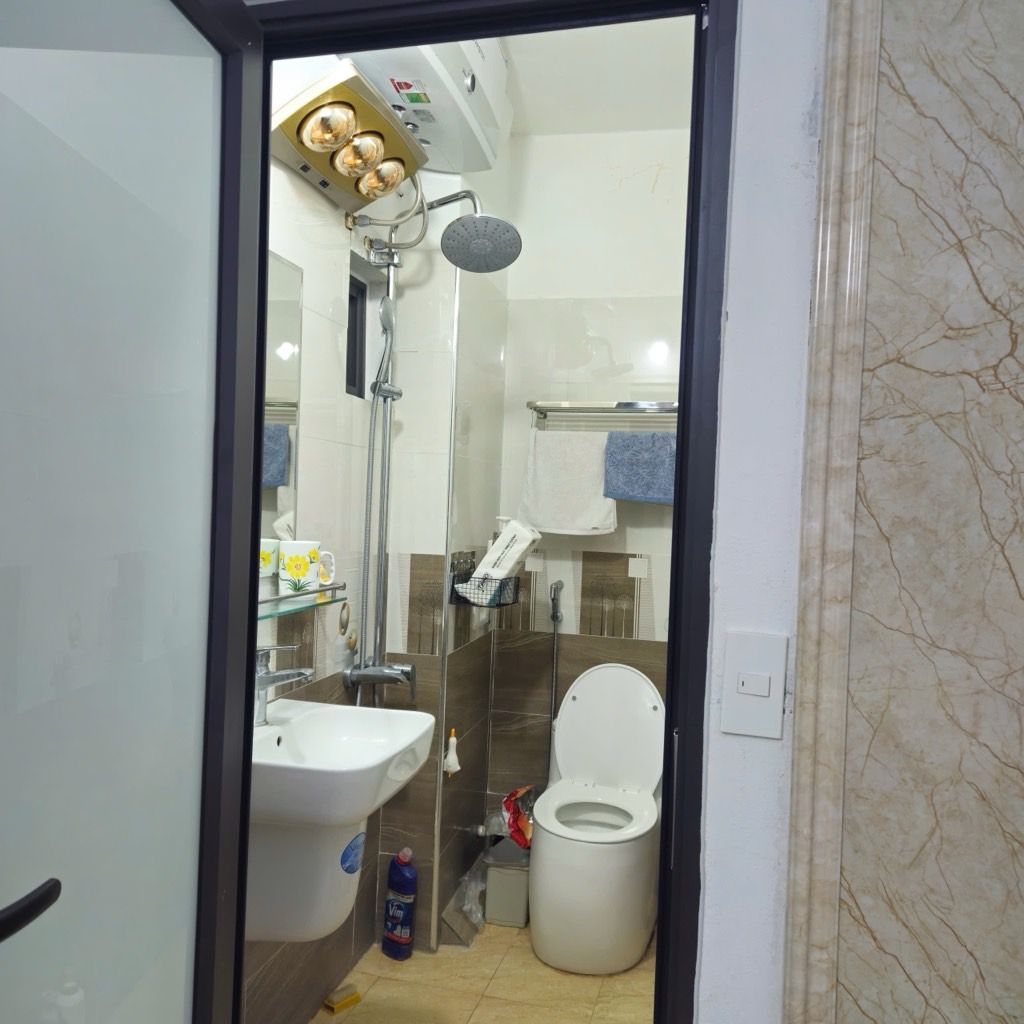 Bán nhà Quốc Bảo - diện tích 31m2 6 tầng - Ô tô vào nhà - giá 12,5 tỷ