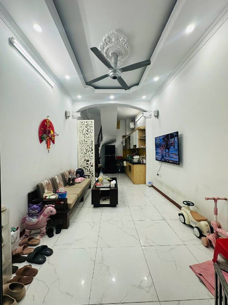 Bán nhà Phố 8/3 - diện tích 23m2 5 tầng - Ô tô đỗ cổng - giá 8 tỷ