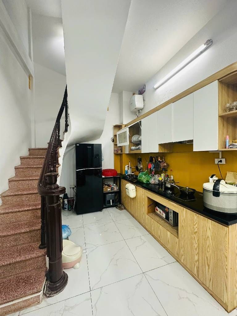 Bán nhà Phố 8/3 - diện tích 23m2 5 tầng - Ô tô đỗ cổng - giá 8 tỷ