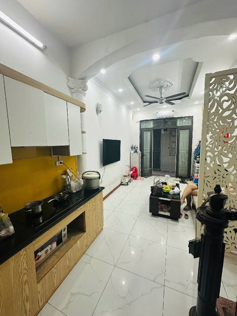 Bán nhà Phố 8/3 - diện tích 23m2 5 tầng - Ô tô đỗ cổng - giá 8 tỷ