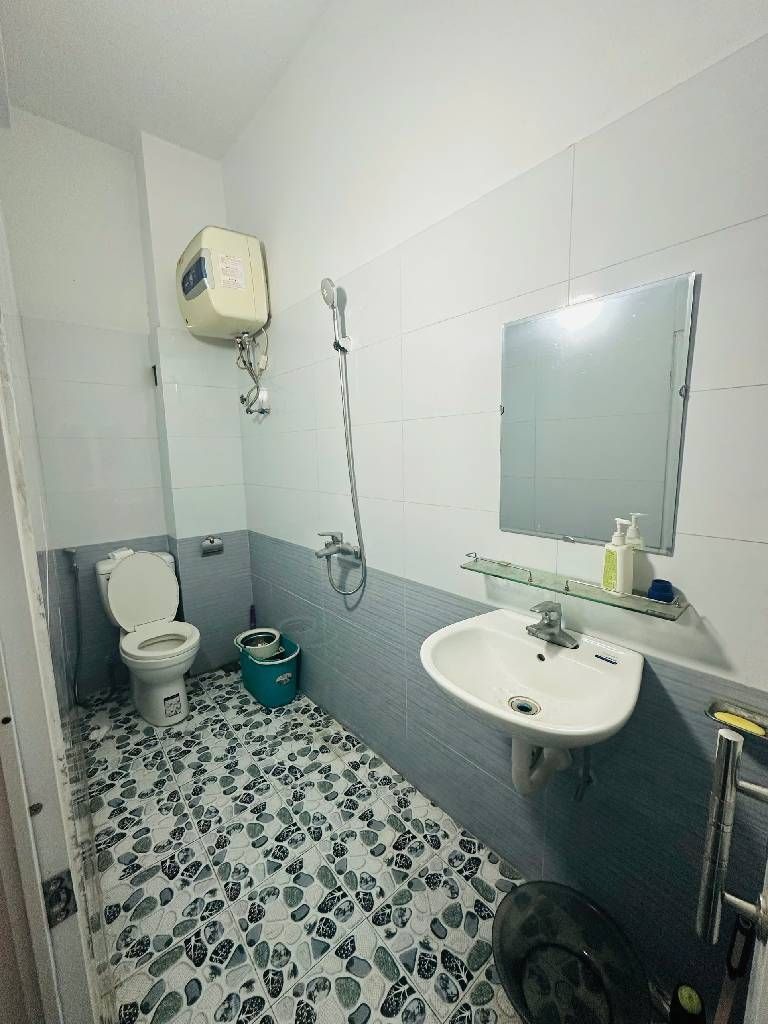 Bán nhà Phố 8/3 - diện tích 23m2 5 tầng - Ô tô đỗ cổng - giá 8 tỷ