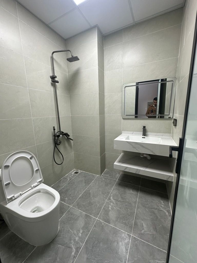 Bán nhà Hoàng Đạo Thành - diện tích 54.8m2 6 tầng - Lô góc, vỉa hè ô tô tránh - giá 24,8 tỷ