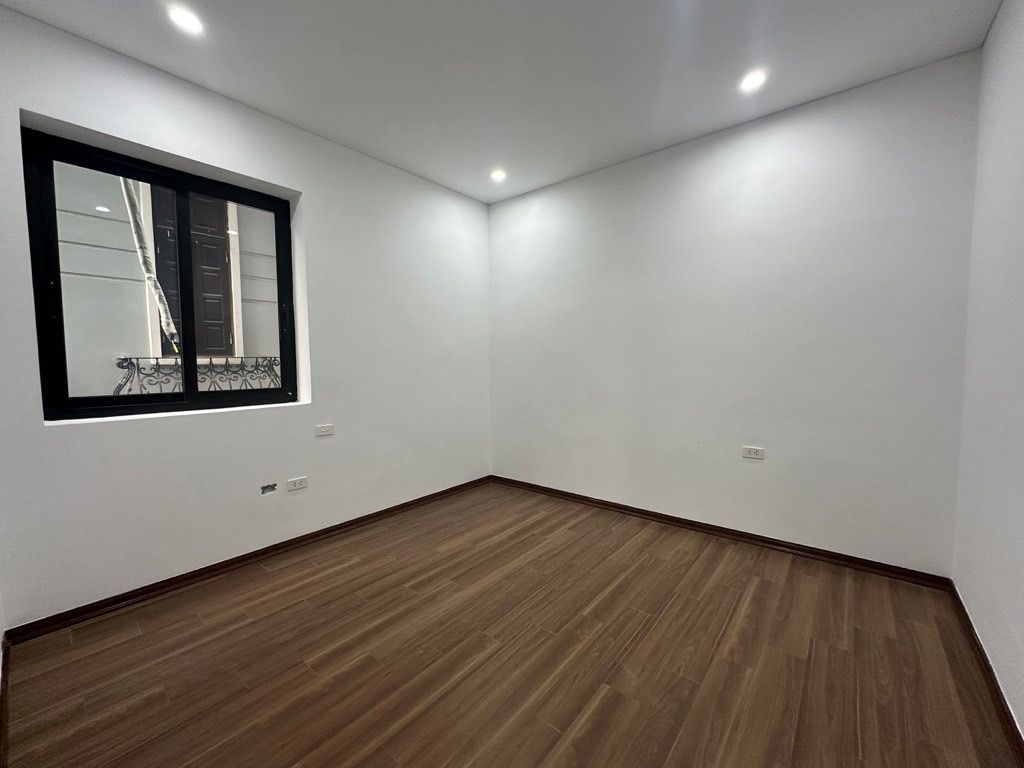 Bán nhà Hoàng Đạo Thành - diện tích 54.8m2 6 tầng - Lô góc, vỉa hè ô tô tránh - giá 24,8 tỷ