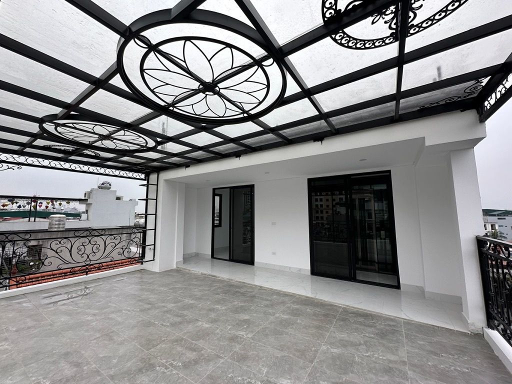 Bán nhà Hoàng Đạo Thành - diện tích 54.8m2 6 tầng - Lô góc, vỉa hè ô tô tránh - giá 24,8 tỷ